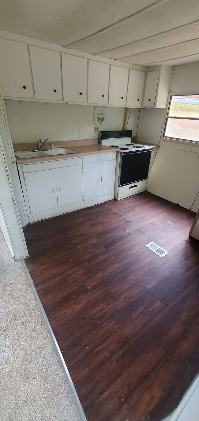 Building Photo - Liberty Church MHC