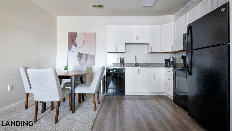 Building Photo - 9015 Kings Grant Dr