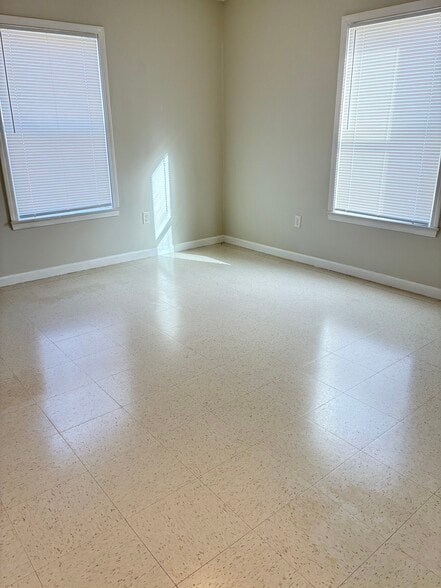 Bedroom 2 - 2031 Blaine Ave