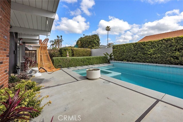 Building Photo - 1291 N Linda Vista St