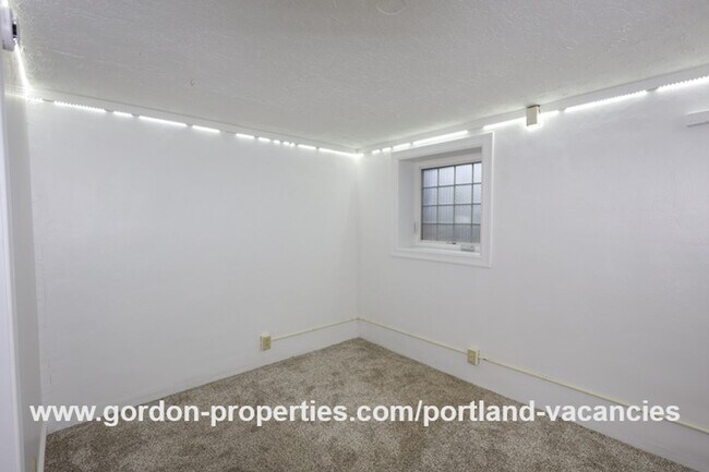 Building Photo - MOVE IN SPECIAL: SE 88th Ave - 2 bedroom a...