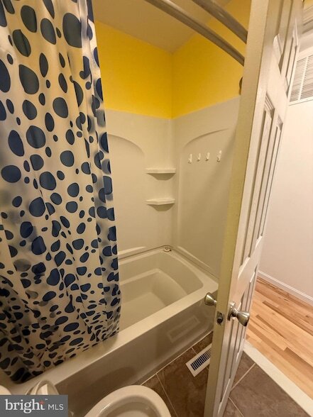 Building Photo - 28 Oak Shadows Ct