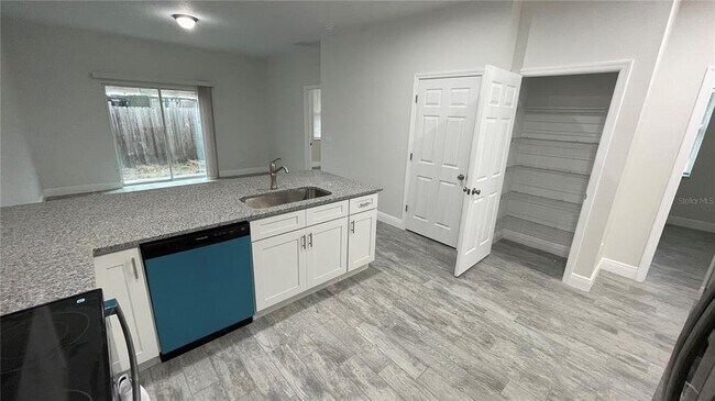 Building Photo - 4949 Ives Ave