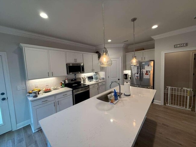 Building Photo - 115 Apollo Ave