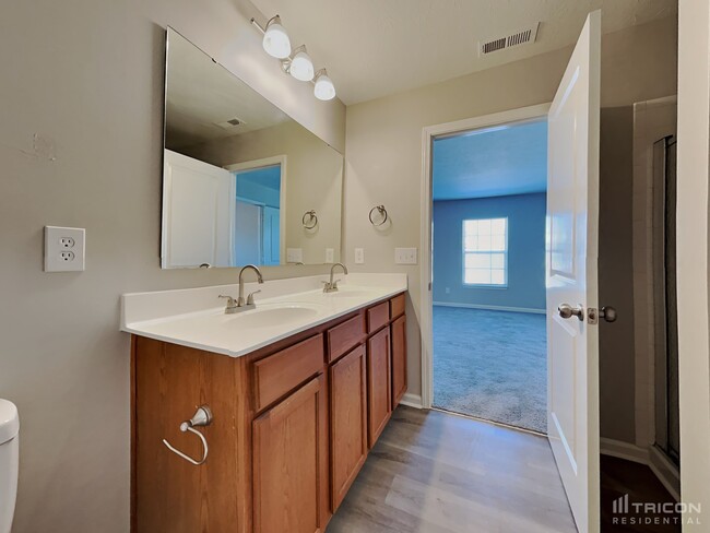 Building Photo - 15183 Royal Grove Dr