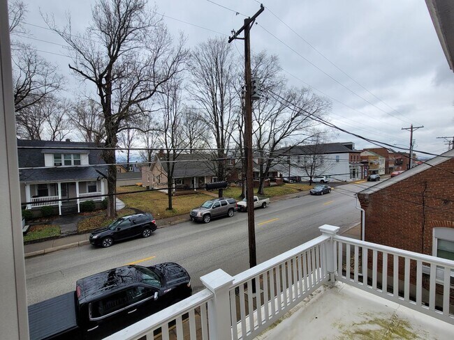 Building Photo - 510 W 5th St