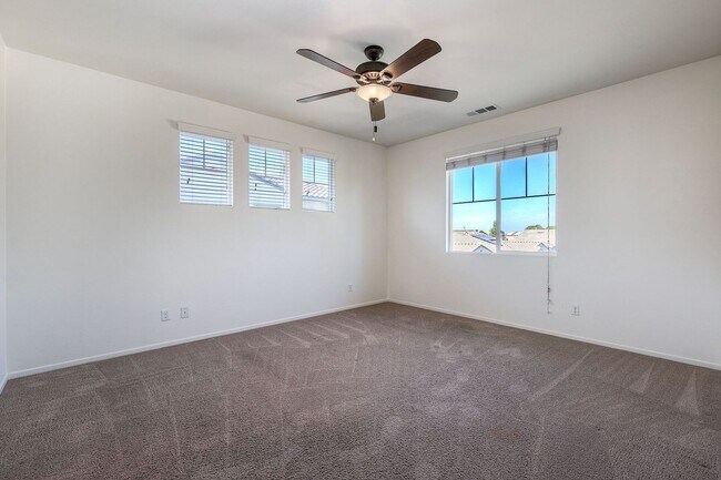 Building Photo - 3 bedroom and 4 bath home available in Otay Mesa