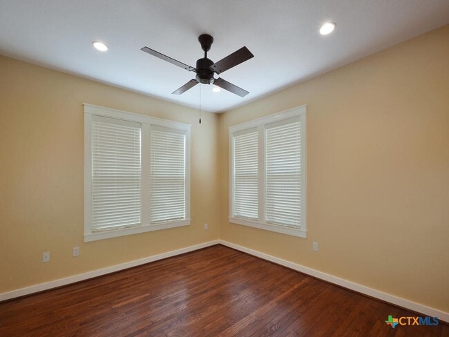 Building Photo - 112 S Cypress Ave