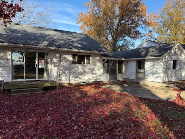 Building Photo - 559 Hartzler St