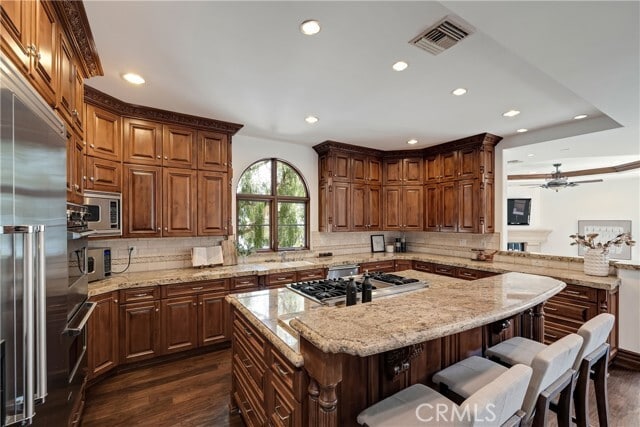 Building Photo - 718 N Poinsettia Ave