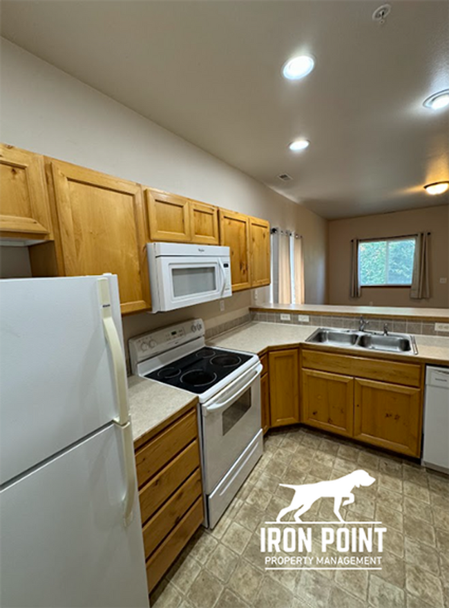 Building Photo - 35WHITEOAK