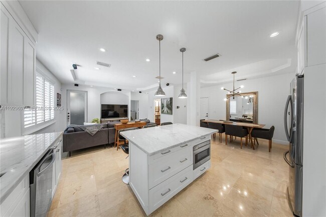 Building Photo - 3922 SW 60th Ave