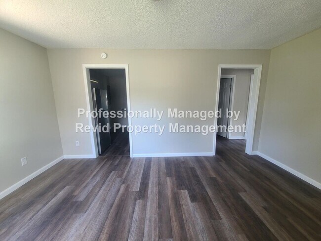 Building Photo - SECTION 8 ACCEPTED