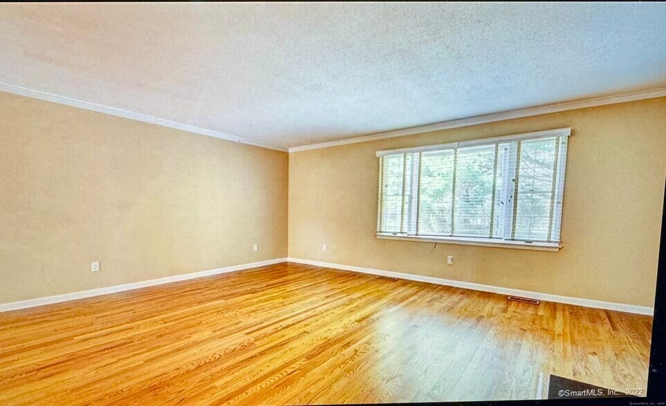 Building Photo - 136 Tunxis Village