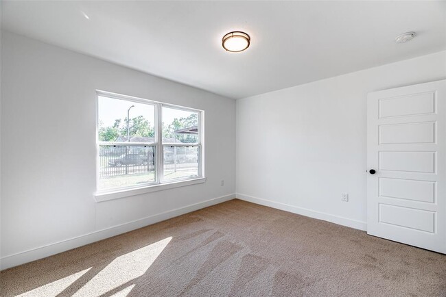 Building Photo - 8658 Sonneville Dr