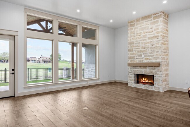 Building Photo - 2 Pinnacle Club Dr