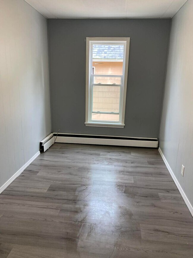 Building Photo - 427 3rd Ave