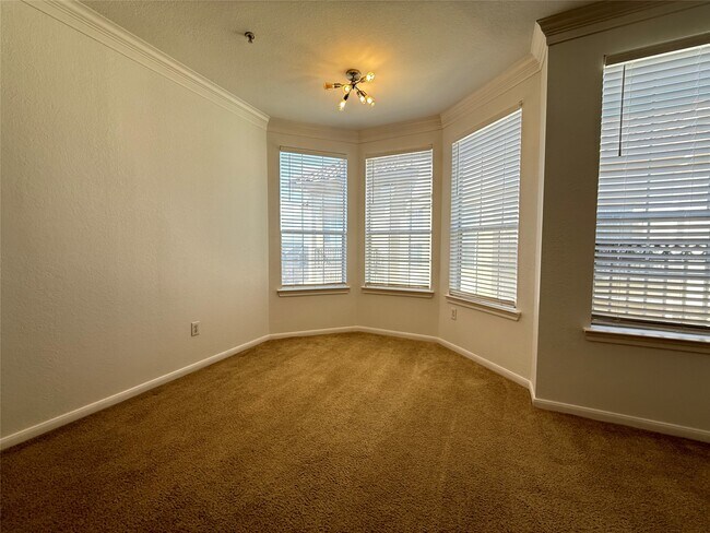 Building Photo - 7575 Kirby Dr