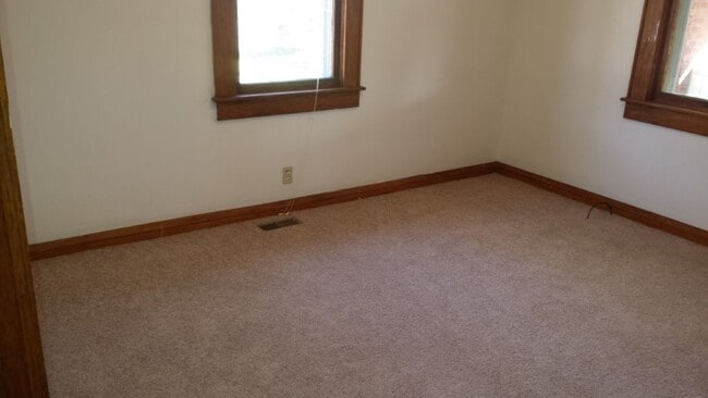 Building Photo - Two Bedroom One Bath Newly Renovated Charleston Home