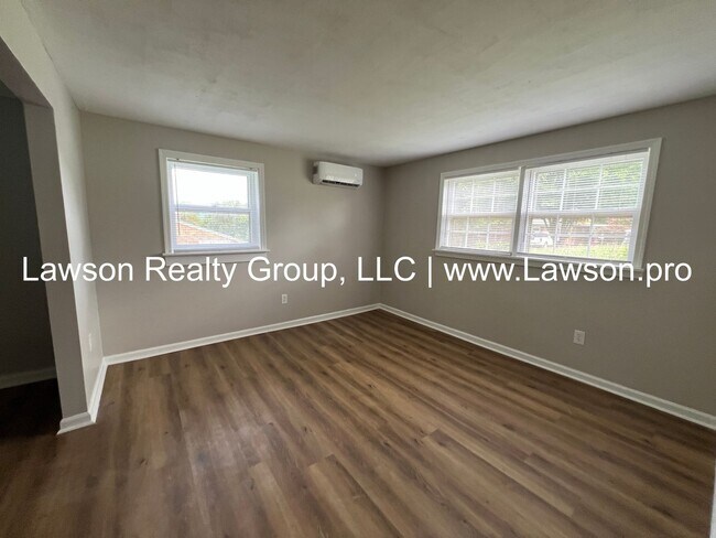 Building Photo - Five Bedroom, Updated Split Level in South...