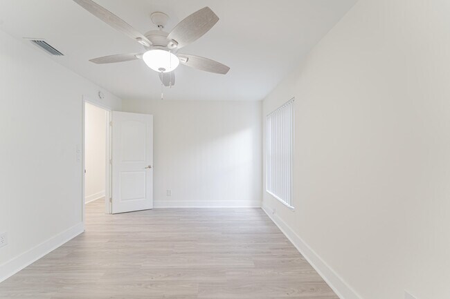 Building Photo - 3048 NW 27th Terrace