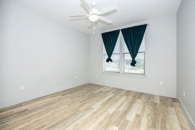 Building Photo - 2501 Bienville Blvd