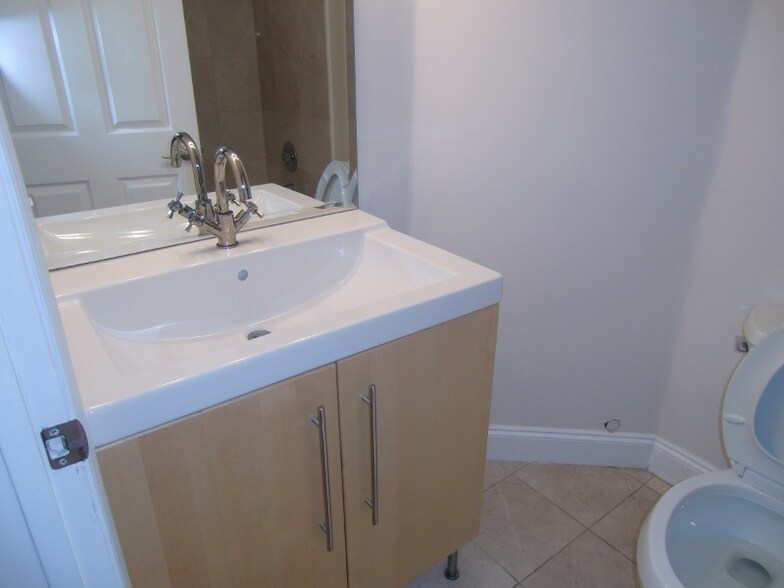 Building Photo - 2881 N Oakland Forest Dr