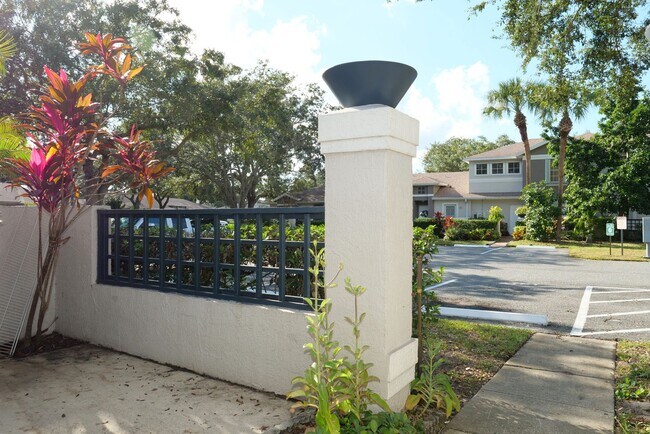 Building Photo - 1 story 3/2 in Meadow Woods with full sized washer and dryer included