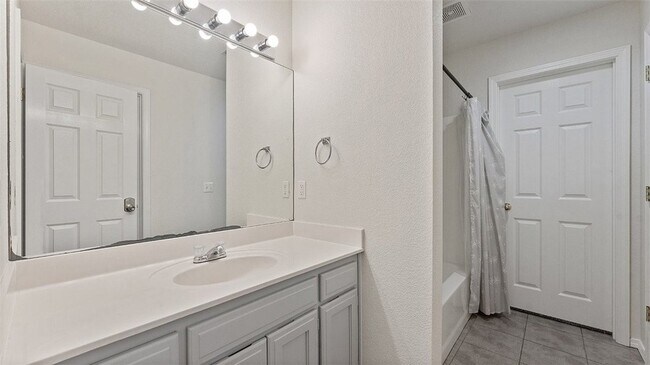 Building Photo - 3000 SW Windrift Ave