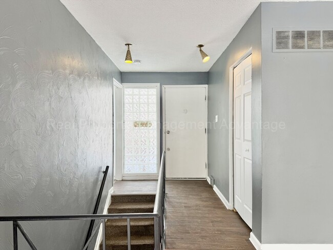 Building Photo - Beautiful Mid-Century 3 Bedroom Steps from Detroit Golf Club!