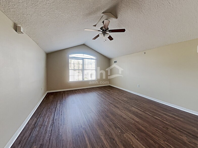 Building Photo - 711 Red Cedar Ct