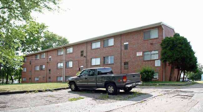 Building Photo - 5704 Seymour Ave