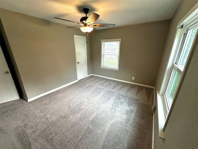 Building Photo - 318 Melton St