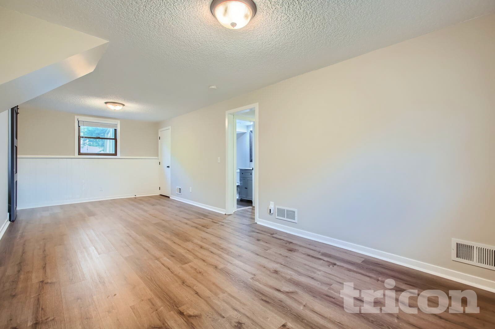 Building Photo - 1916 Lamplight Dr