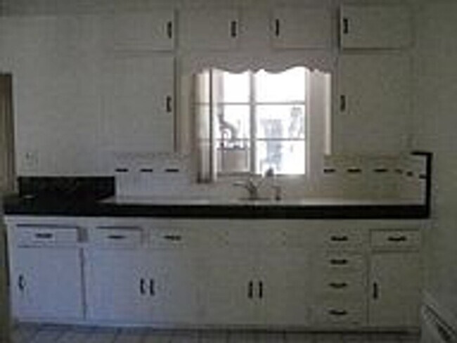 Building Photo - Charming 4-Bedroom Home in Hudson Park – L...