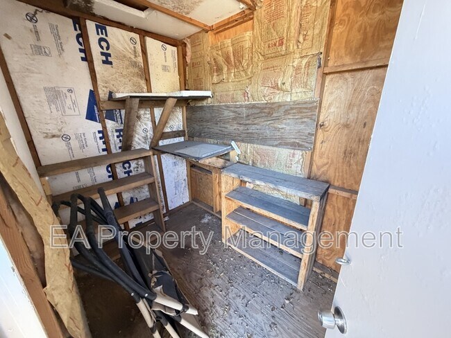 Building Photo - 921 Dartmouth Dr NE