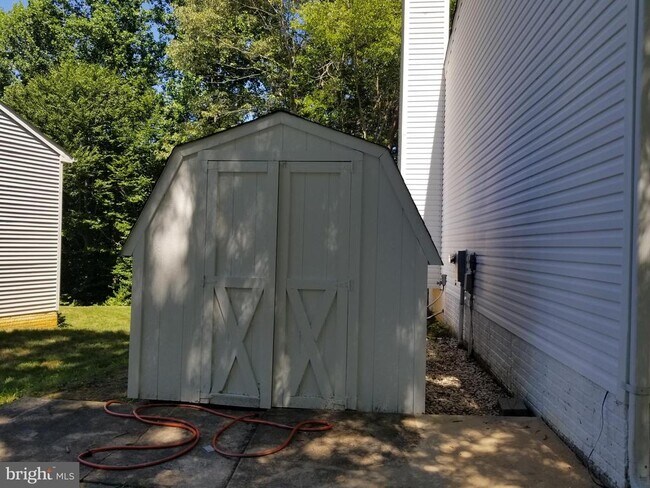 Building Photo - 16 Twin Lake Ct