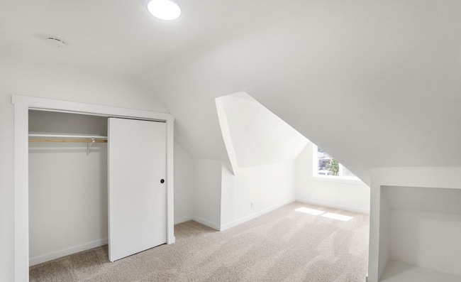 Building Photo - 2-902 7th St SE