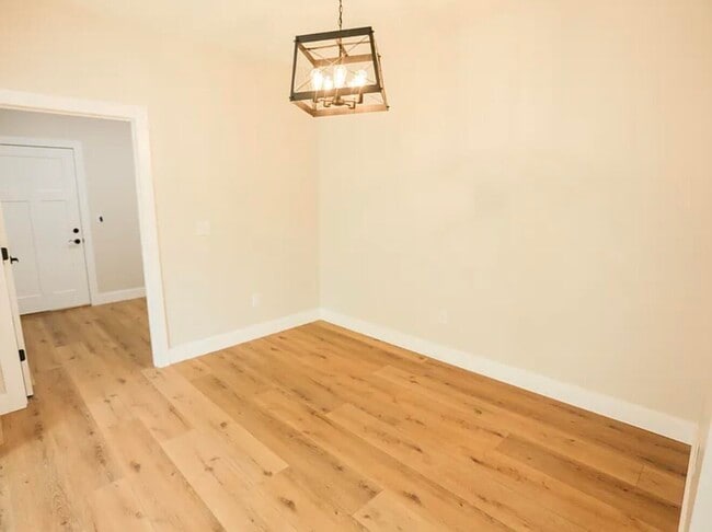 Building Photo - 140 Birch Crk Ln