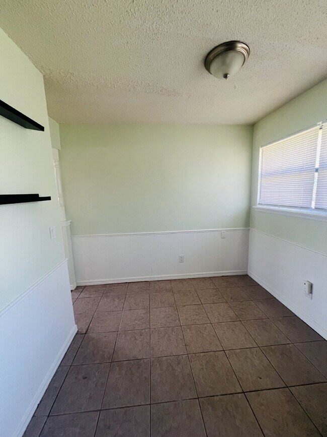 Building Photo - 840 N Windermere Dr