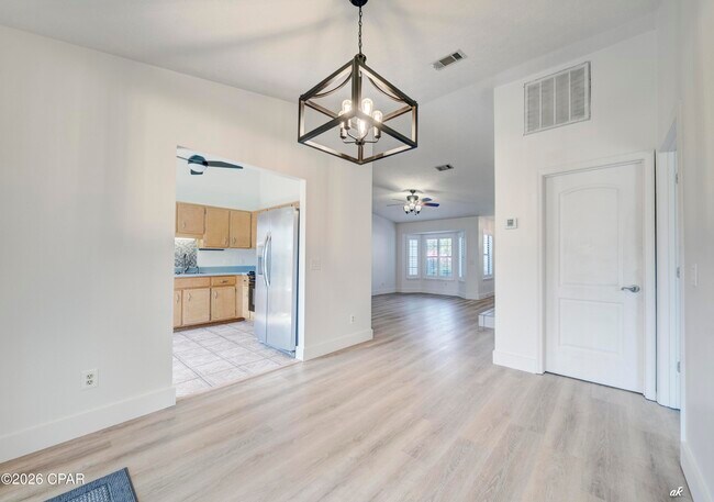 Building Photo - 307 Fan Palm Pl