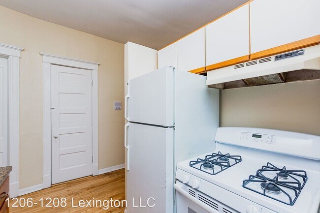 Building Photo - 1206-1208 W Lexington St
