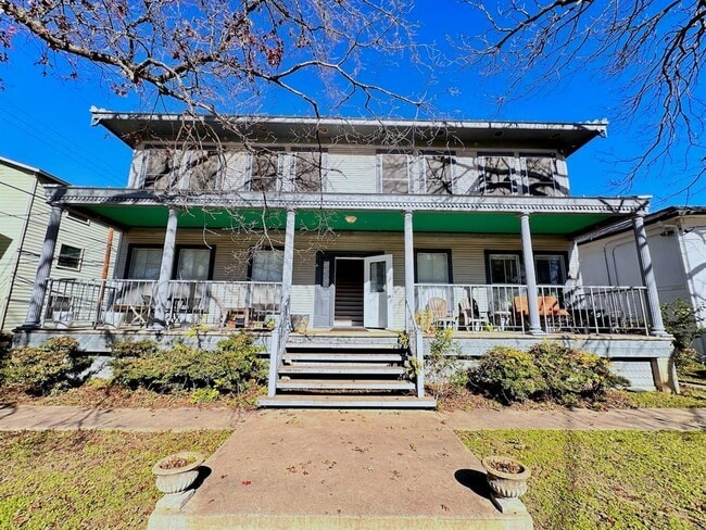 Building Photo - 402 W 44th St