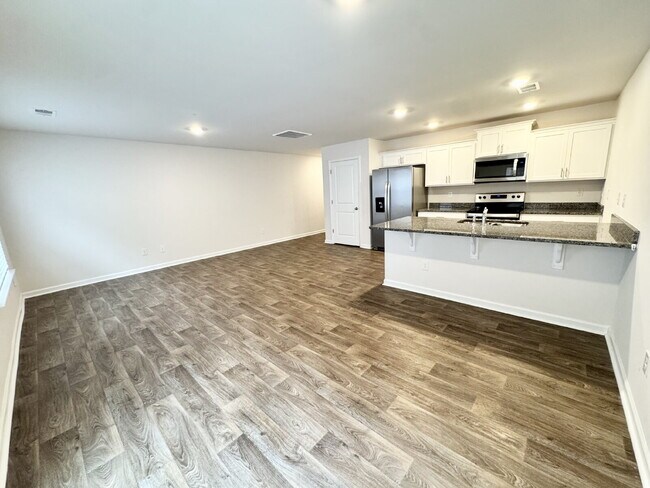 Building Photo - Seneca townhome - Price Just Reduced!