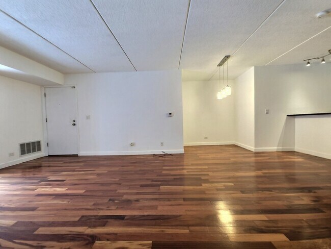 Building Photo - 8710 W Evelyn Ln