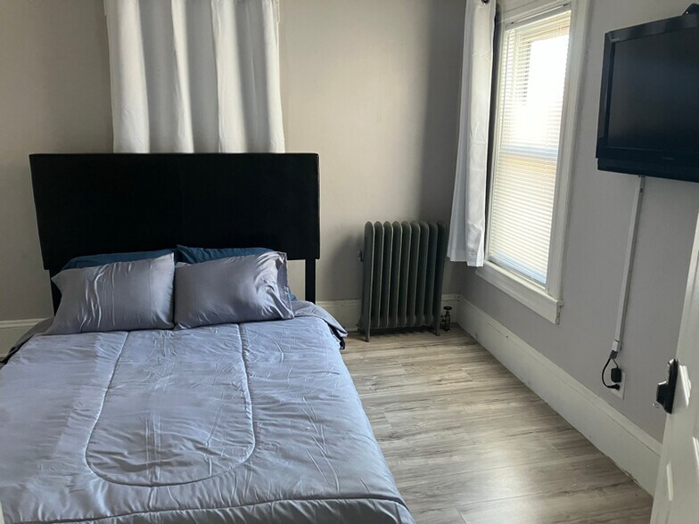 Building Photo - 30 Merrick Ave