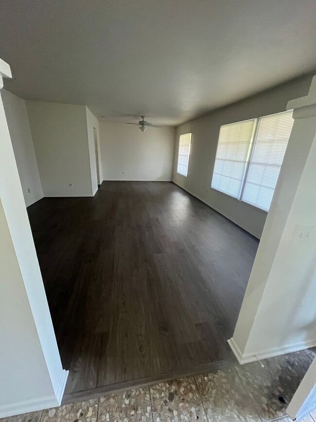Building Photo - Single Family Home