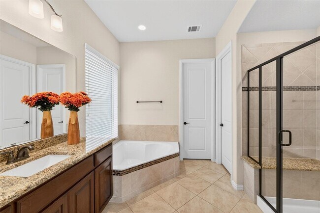 Building Photo - 5629 Grove Cove Dr