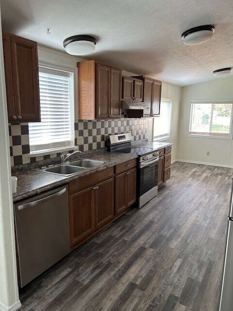 Building Photo - 106 Hickory Dr