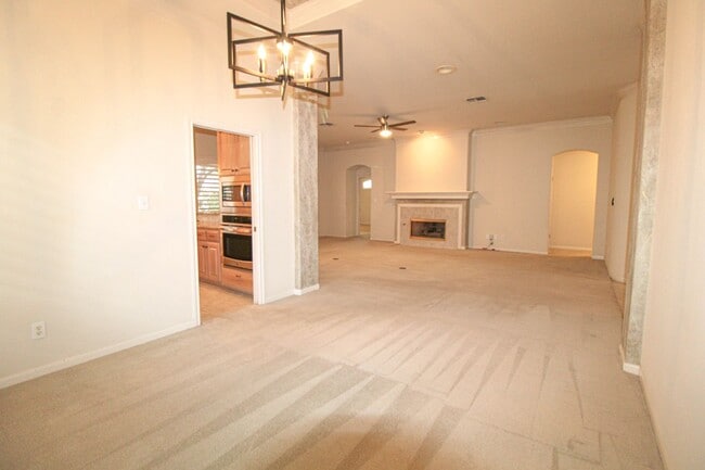 Building Photo - ************Move In Special- 2 WEEKS FREE!!!!************